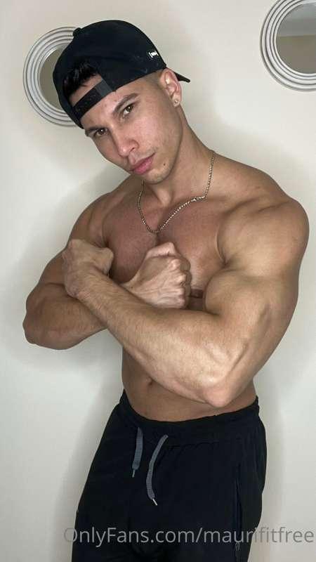 If you like powerful muscles💪🔥, send me a collaboration🎁 and..