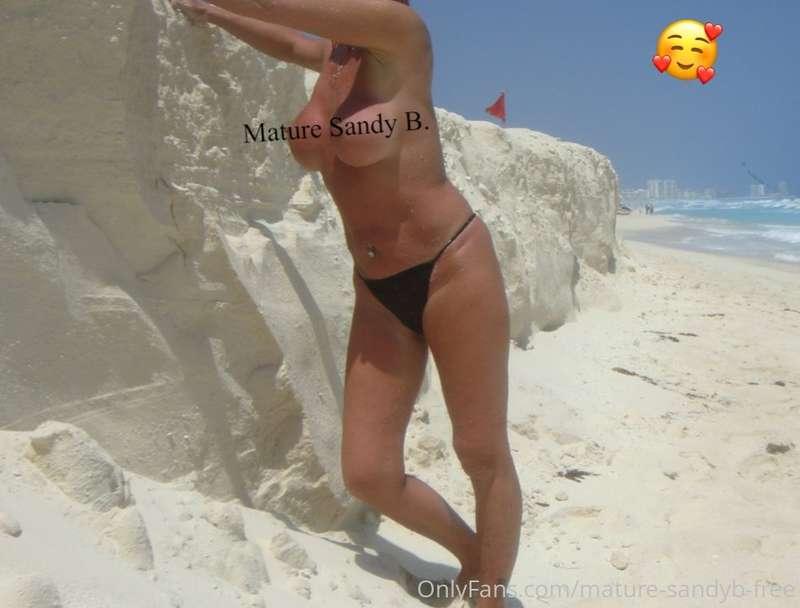 ..Do you like Sandy Beaches? 🏝 TIP $3.00 if you want more UN..