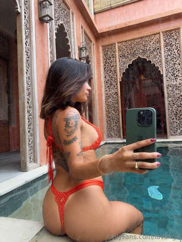 Wanna be my pool boy? 