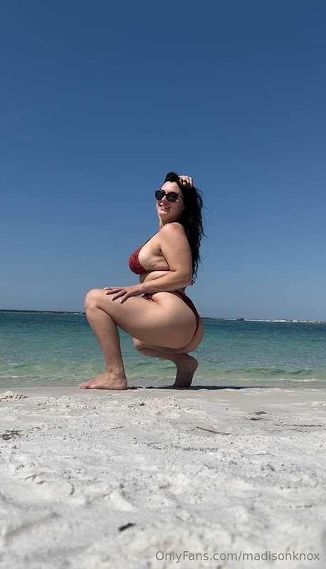 Cum watch me fuck and get fucked 🍆 💦Dm me “sex tape” for a f..
