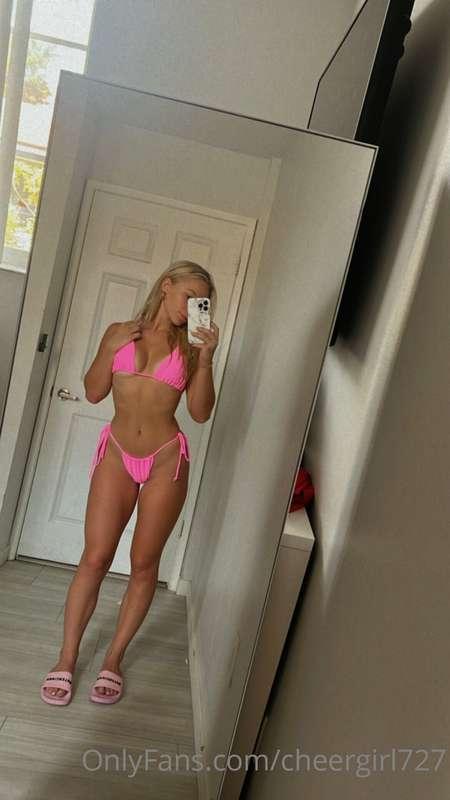 pool day 😋