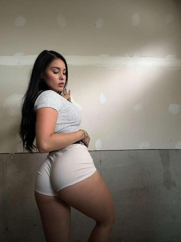 I had to show you both angles 🍑