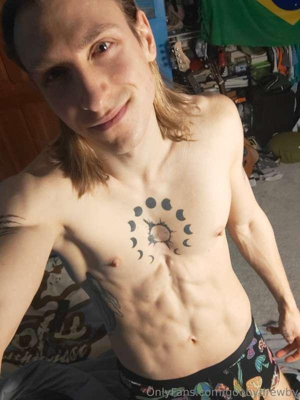 Feeling the non-nudes more today. 💁🏼