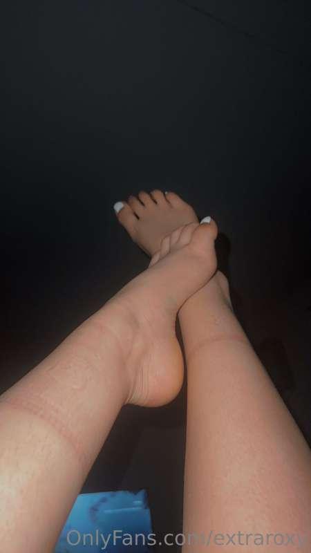something for my feet lovers out there 😩 whoever tips most i..