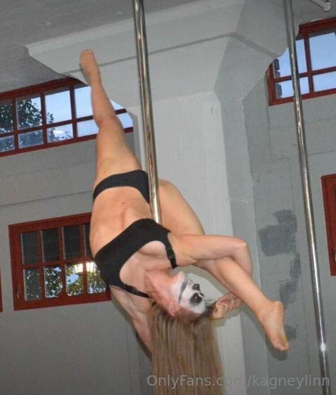 I’m so flexible on this pole imagine your🍆