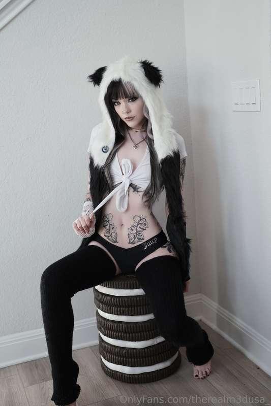 oh man to be stuffed as much as these oreos 😭