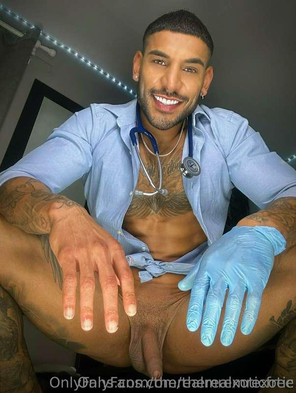 𝗠𝘆 𝗳𝗼𝗿𝗲𝘀𝗸𝗶𝗻 𝗻𝗲𝗲𝗱𝘀 𝗽𝘂𝗹𝗹𝗶𝗻𝗴 𝗯𝗮𝗰𝗸… 𝘆𝗼𝘂 𝘃𝗼𝗹𝘂𝗻𝘁𝗲𝗲𝗿𝗶𝗻𝗴? 😈
𝘎𝘭𝘰𝘷𝘦 𝘢𝘥..