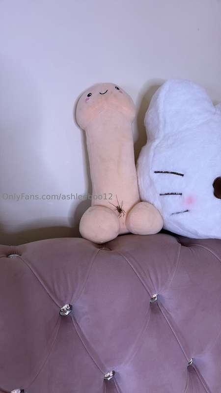 Swipe to see why I screamed 🤣😂It’s definitely fucking Hallow..