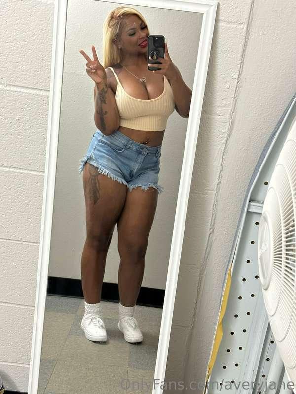 Wish I had an older man to rip these clothes off me 😋