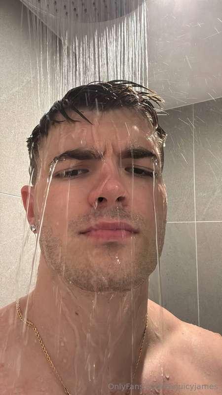 need someone to scrub my naked back 💦