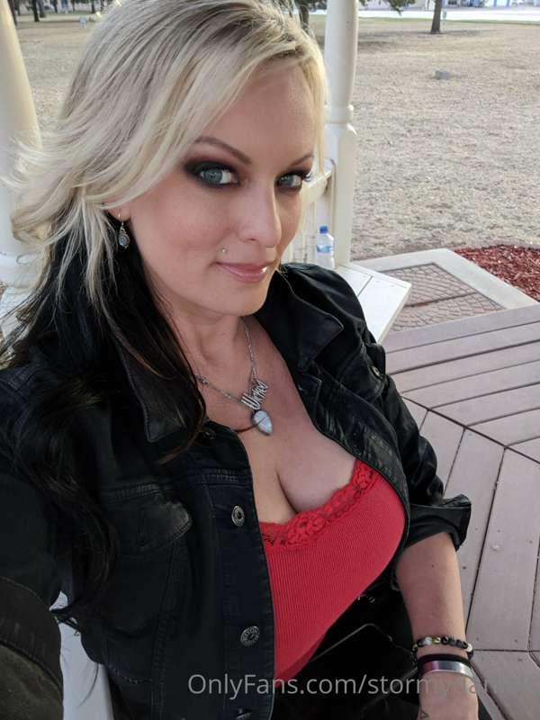 What’s everyone doing this weekend ? 👀 🖤