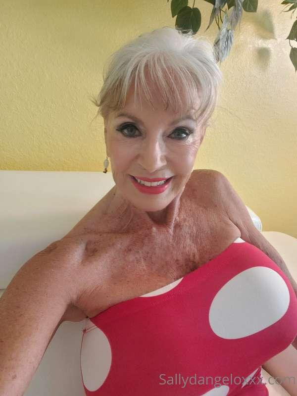 Happy weekend   hope it's a 💦💦💥💥