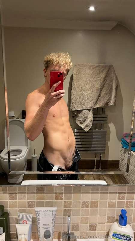 Come To The Bathroom 😋