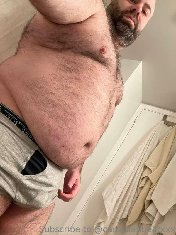 Who loves a big belly ☺️ more on onlyfans.com/canadianbearxx..