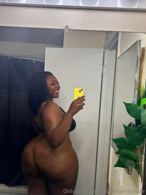 Looking for a new chair 🪑 any takers 👅🤭🍑