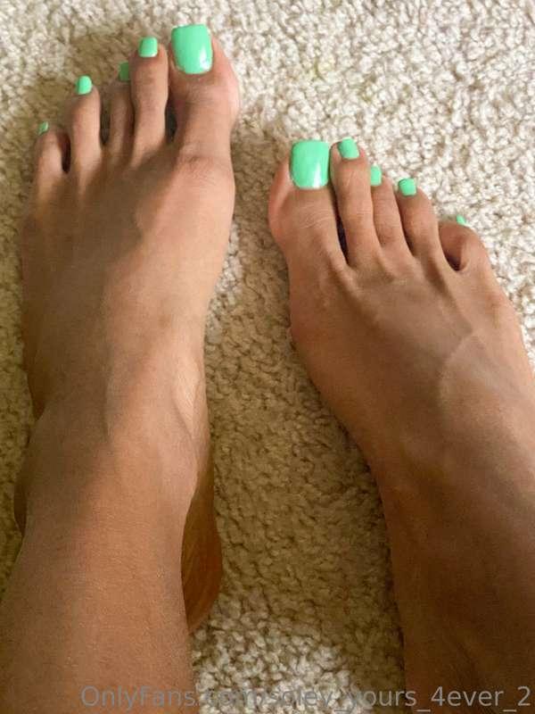 New Color 💚 My toes so cute