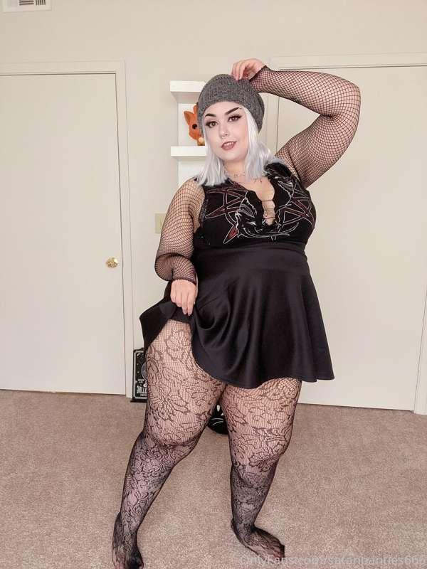 First ever picture set in my new apartment! 
Don’t judge my ..