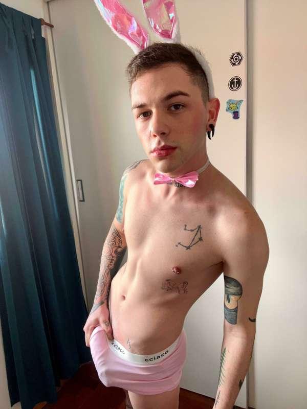 should i collaborate with him?? 😏  
😈Twink with a 𝗛𝗨𝗚𝗘 𝗧𝗛𝗜𝗖𝗞..