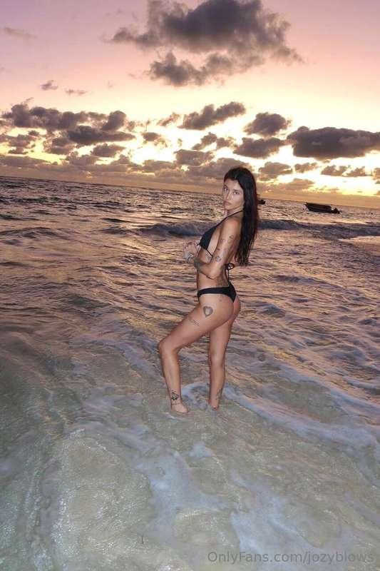 Would happily dr0wn in this beautiful ocean >>