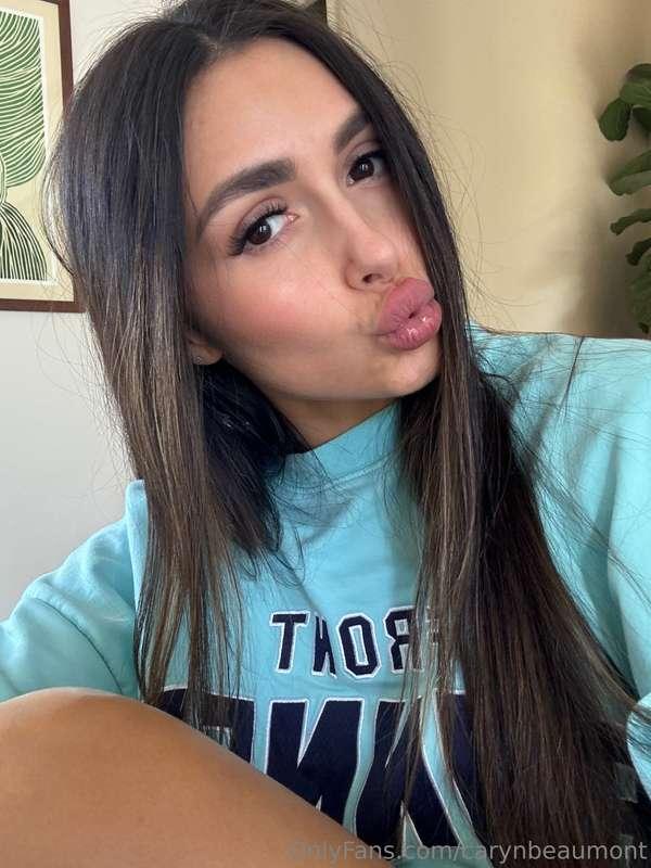 These lips look good around cock 🤭