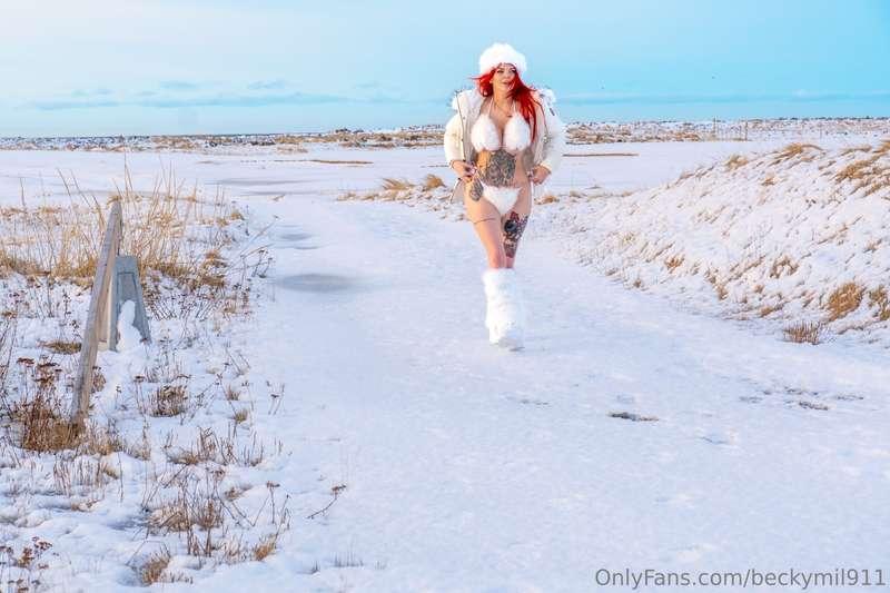 Your lady in white😝