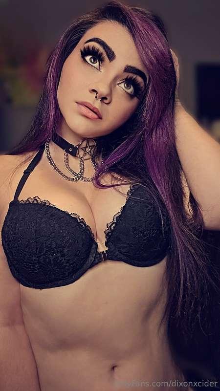 I wanna be your spooky girl. 🖤