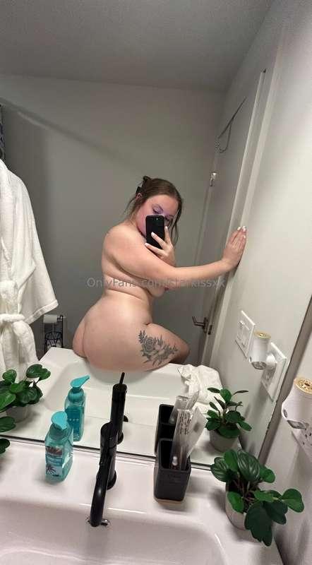 let me sit my ass right on your dick 😚