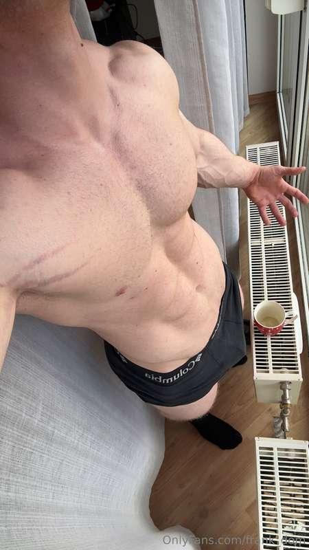 Peek-a-boo… don’t you wish there was less to hide? 😉👀