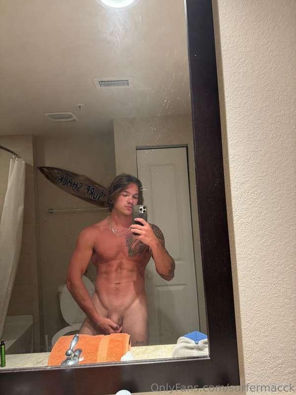 I’m so burnt who wants to rub aloe on my body?😅
