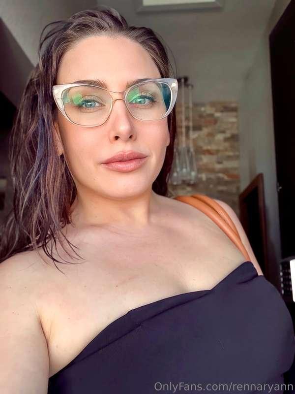 what do you think of a girl with glasses? 😙