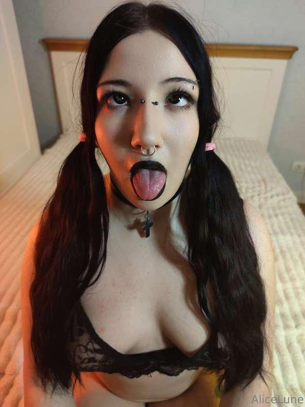 Do you like goth girls?😉🔥