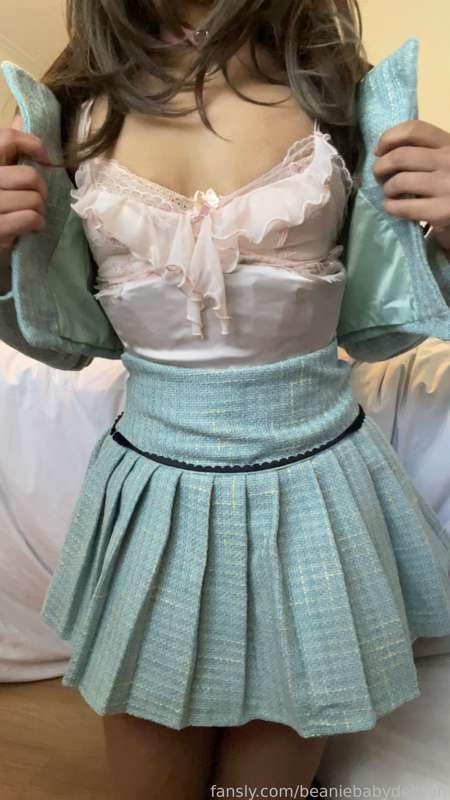 Guess what’s underneath 

#vintagelingerie #egirl #cutegirl #tits #smallboobs #acup #petite #teen #ebonyteen #vintage #flash #softgirl