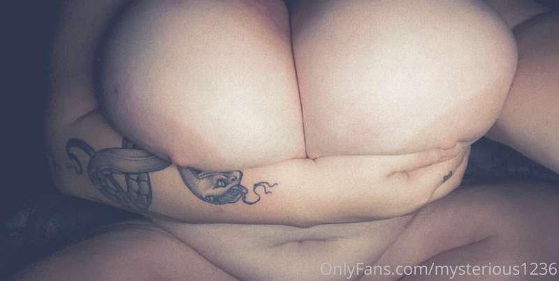 𝐹𝑒𝑒𝓁𝒾𝓃𝑔 𝒶 𝒷𝒾𝓉 𝓃𝒾𝓅𝓅𝓎