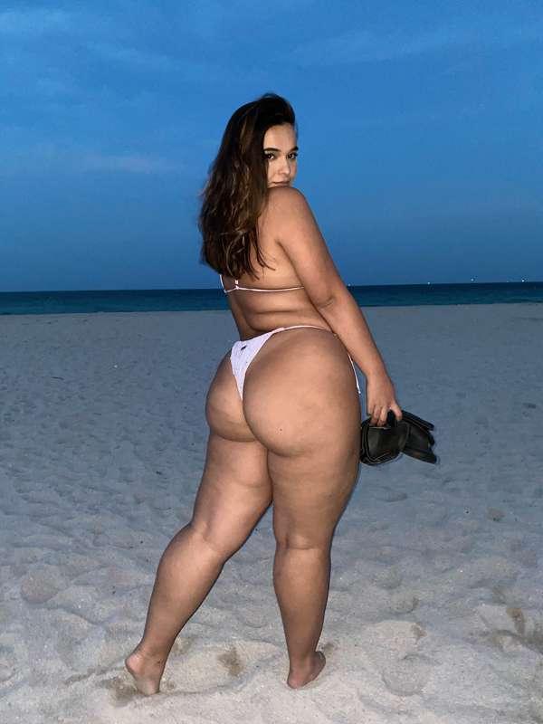 Exclusive night time beach pics 🌙💙🥰