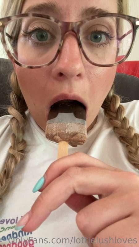 What's more skilfull - your hands or your mouth? 😜