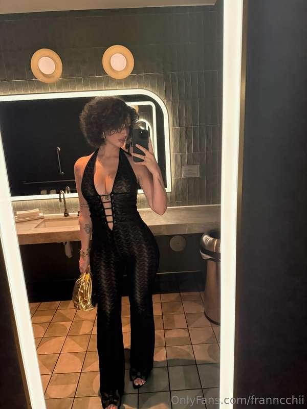 2 pics is better than one 🖤