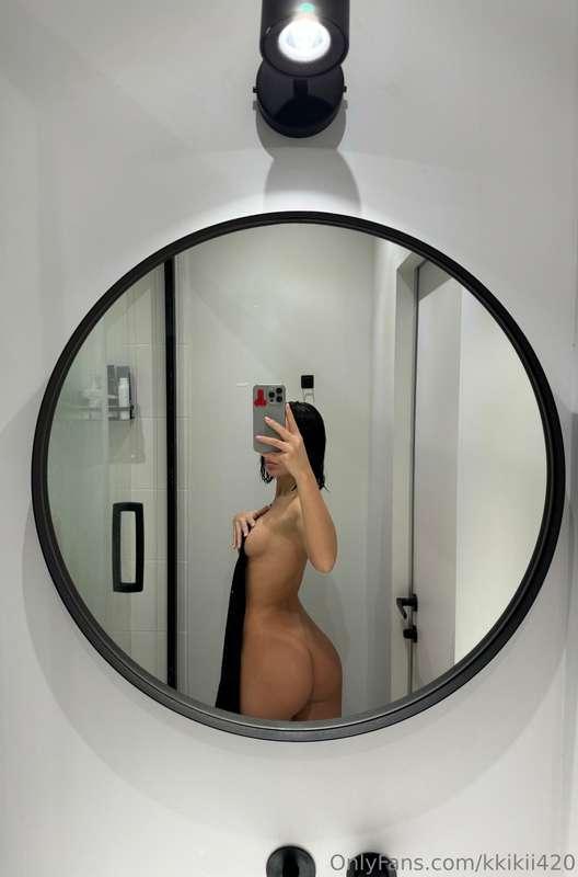 I don't like to go to the shower alone😏