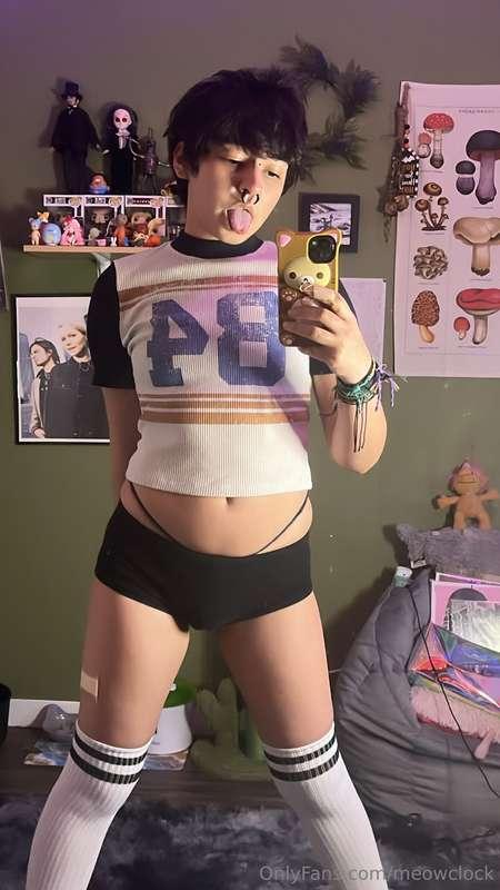 honestly need someone to worship my ass