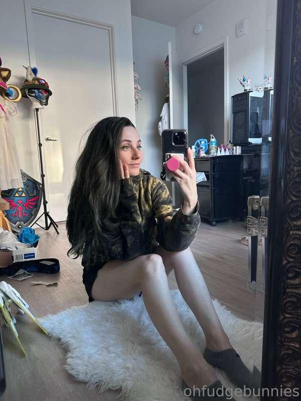 Guess who’s finally finished moving?? c: I have craft/pictur..