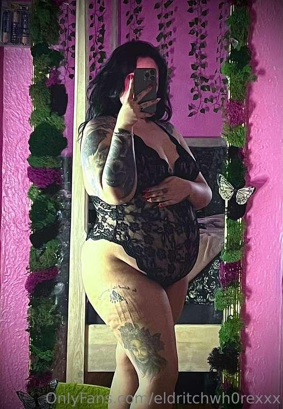 I really just love the way my bump looks all wrapped in lace..