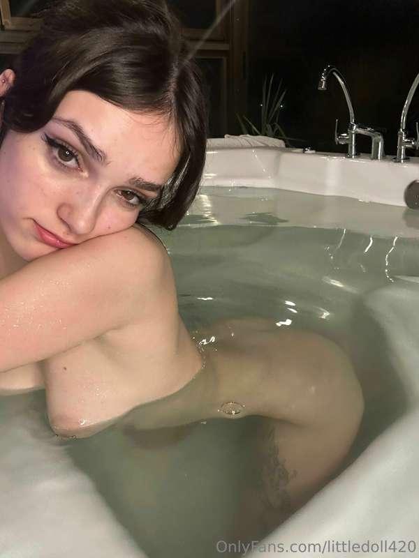 entrarías al jacuzzi conmigo papi? 😏