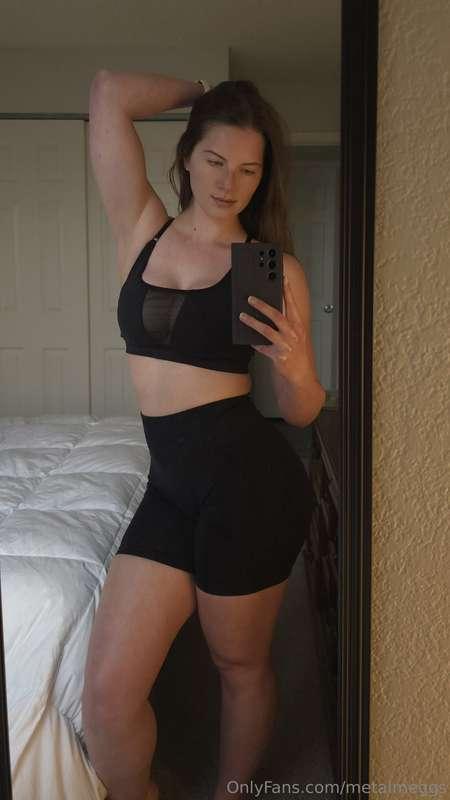 Help me pick my outfit for glute day tomorrow! I'll be strea..