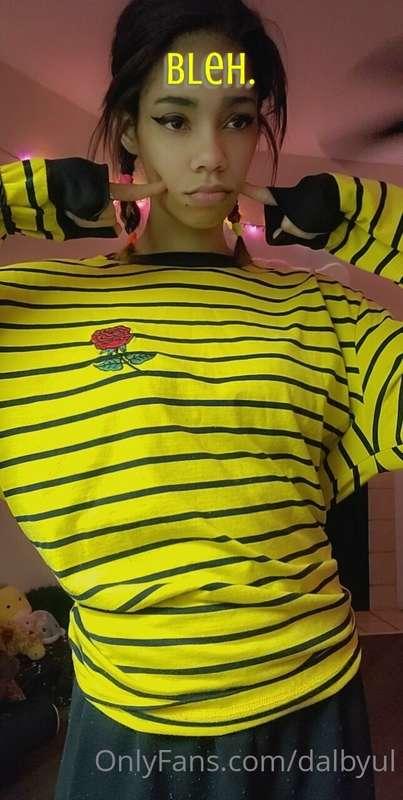 Late night selfies 🖤💛

💫💕Likes, comments and tips are always..