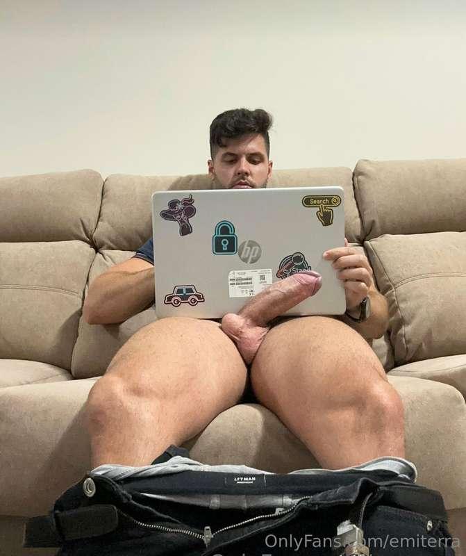 @e_rosxxl🔞🥵 Don’t miss the best Ass in Action and his Perfec..