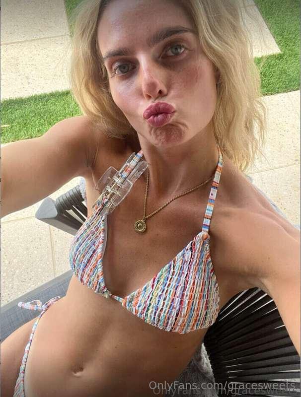 Give me a kiss babyy! 💋