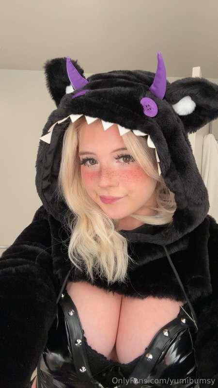 am i a cute monster >_< 💕?