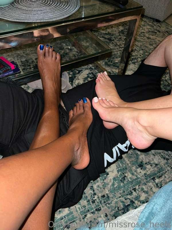 Relaxation and distressing for the slaveboy and our feet. Hi..