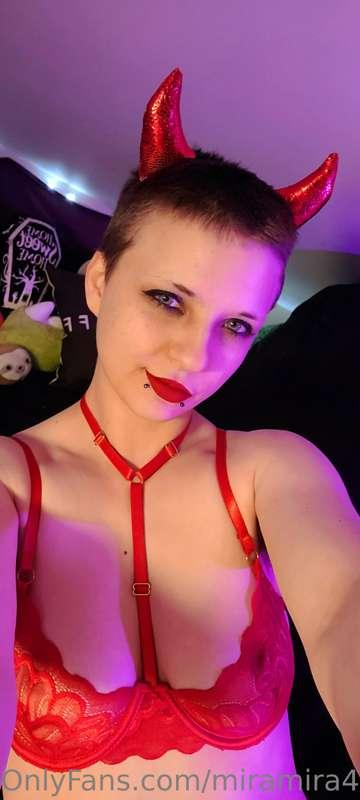 Come smoke the devils Lettuce with your favorite lil demon! ..