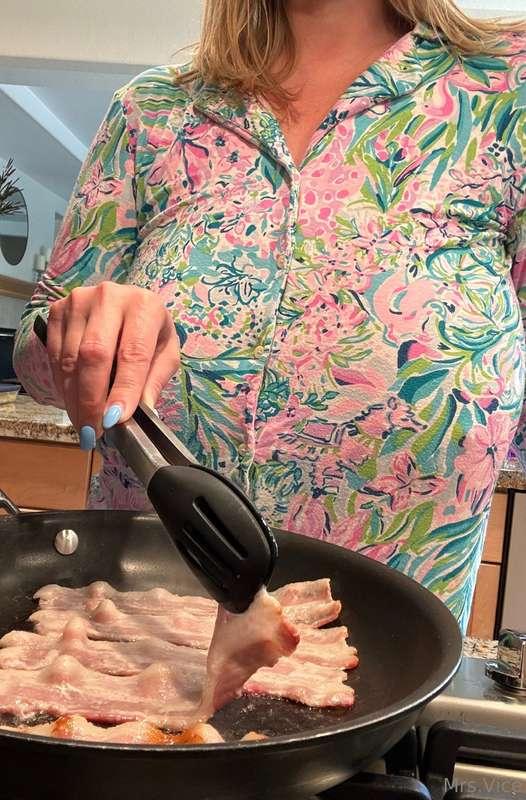 Because who doesn’t love bacon in the morning?! 😜