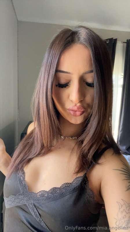come give me lotsa kisses 😘